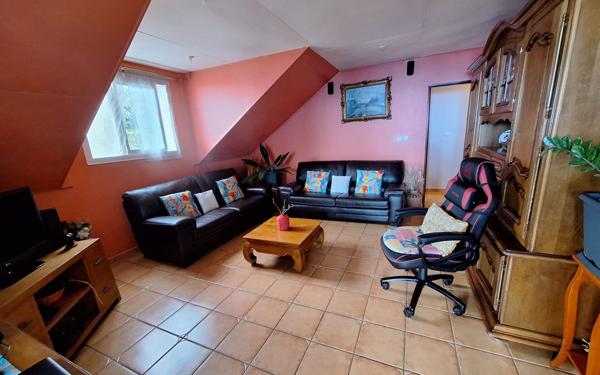 Maison à vendre    9 pièces •  Saint-Leu