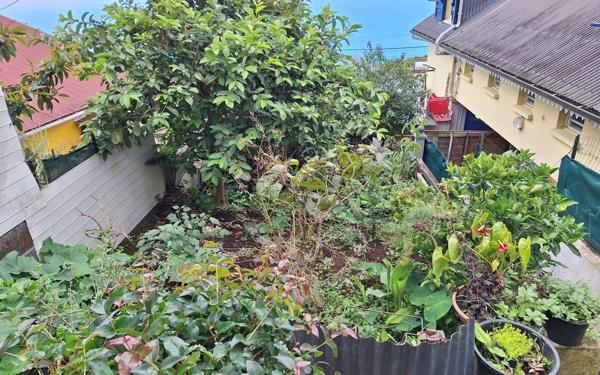 Maison à vendre    9 pièces •  Saint-Leu