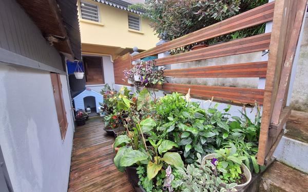 Maison à vendre    9 pièces •  Saint-Leu