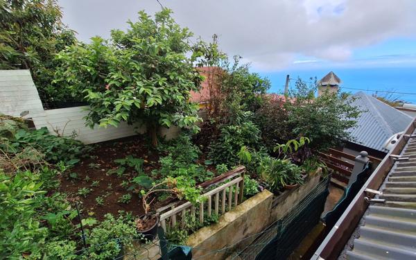 Maison à vendre    9 pièces •  Saint-Leu