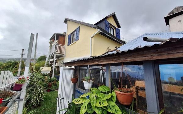 Maison à vendre    9 pièces •  Saint-Leu