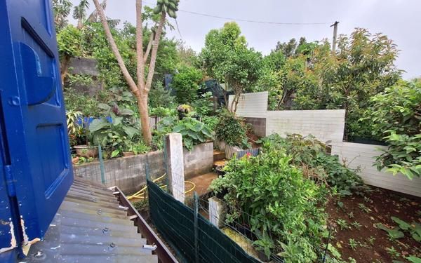 Maison à vendre    9 pièces •  Saint-Leu