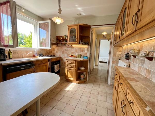 Poitiers (86000) MAISON 3 CHAMBRES 2 GARAGES GRAND JARDIN PROCHE GARE