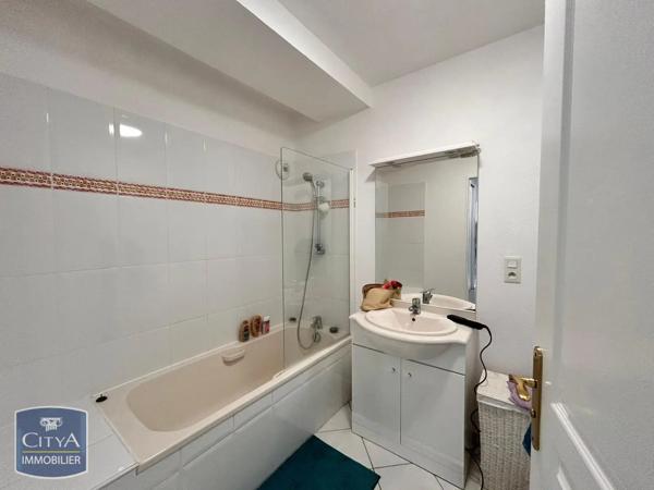 Appartement à louer 3 pièces 68.45m² Laval (53000)