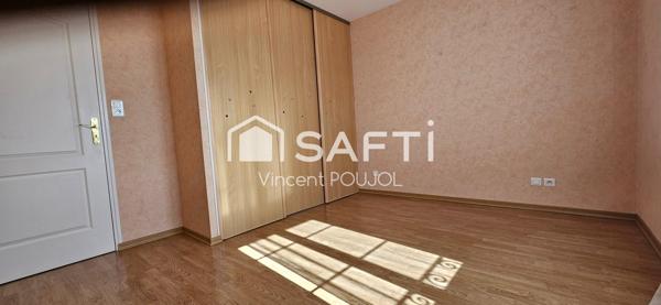 Maison contemporaine sur sous-sol année 2004 - Secteur résidentiel - DPE : C