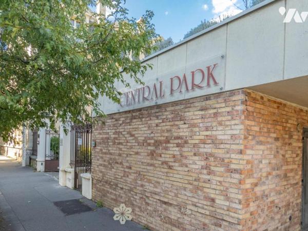 Nancy / Gare : Rez-de-jardin de 50m2 avec jardin et parking