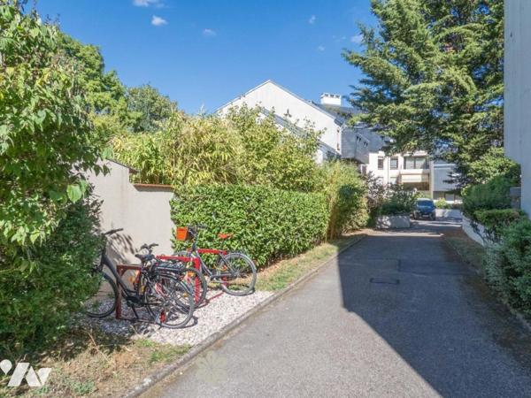 Nancy / Gare : Rez-de-jardin de 50m2 avec jardin et parking