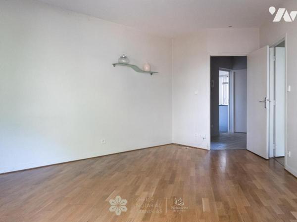 Nancy / Gare : Rez-de-jardin de 50m2 avec jardin et parking