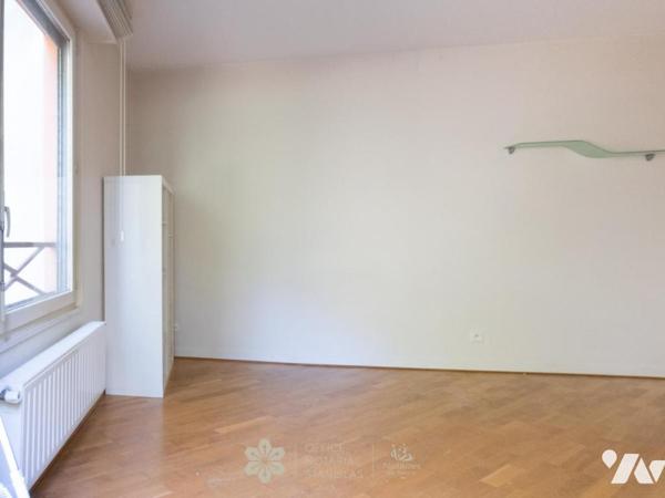 Nancy / Gare : Rez-de-jardin de 50m2 avec jardin et parking