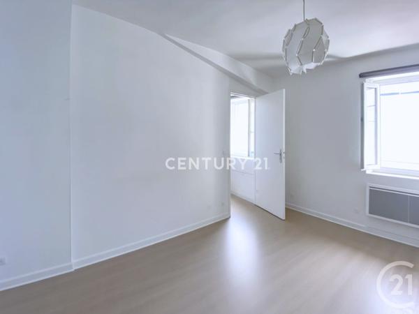 Immeuble à vendre  100 m2 AUBAGNE - 13