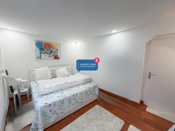 Maison individuelle, entièrement rénovée de 111 m2 sur une parcelle de 400 m2, 3 ch, grand parking