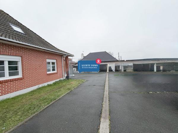 Maison individuelle, entièrement rénovée de 111 m2 sur une parcelle de 400 m2, 3 ch, grand parking