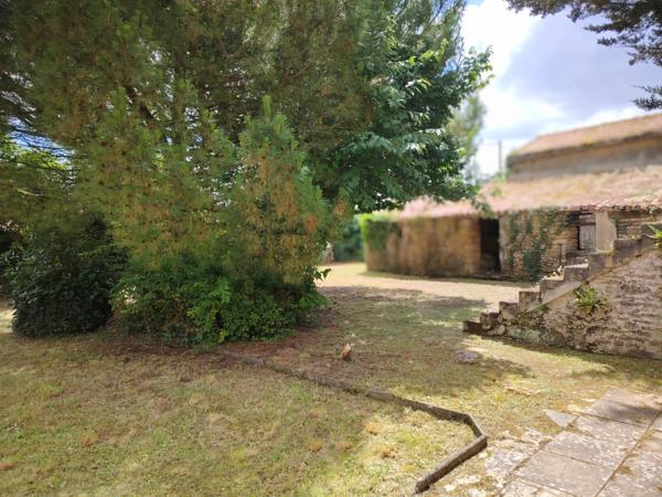 Maison à vendre 9 pièces IRAIS (79)