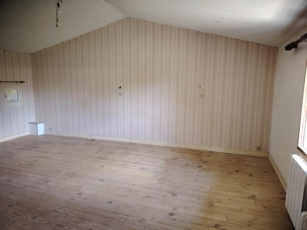 Maison à vendre 9 pièces IRAIS (79)