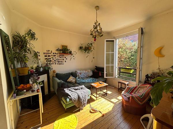 Une colocation dans une maison avec un coin de verdure