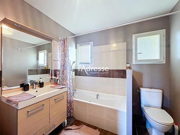 Exclusivité L'Adresse Immobilier- L'Isle Jourdain - Maison T5 de 120m² sur un Terrain de 694 m² - Garage