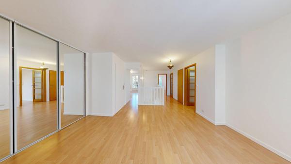 EXCLUSIVITE coeur de ville de Vauréal 7 pièce(s) 173m² habitables (130m² loi carrez)