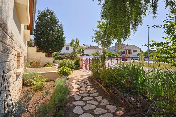 Maison Nevers, proche lycées, climatisation réversible, sous-sol, 3 chambres, 2H30 de Paris