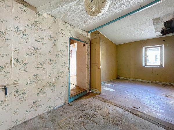 Maison de village hors copropriété, 72m2 habitables, 4 pièces, 3 chambres et balcon