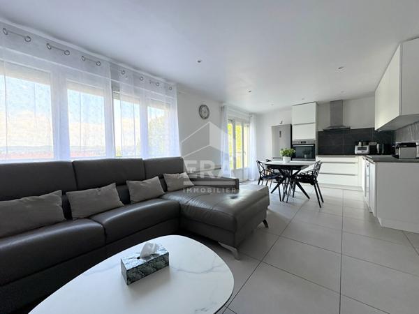 A LOUER 84120 PERTUIS APPARTEMENT MEUBLE 4 PIECES 66M² AVEC CAVE ET STATIONNEMENT