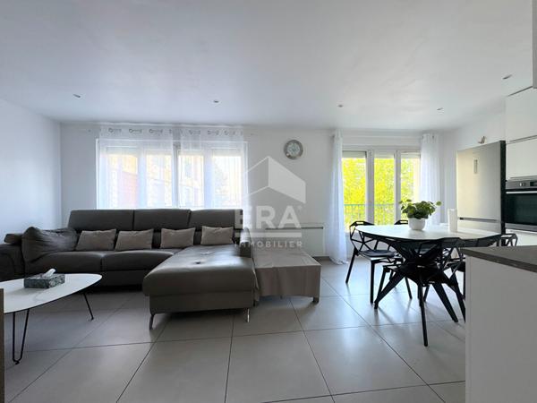 A LOUER 84120 PERTUIS APPARTEMENT MEUBLE 4 PIECES 66M² AVEC CAVE ET STATIONNEMENT