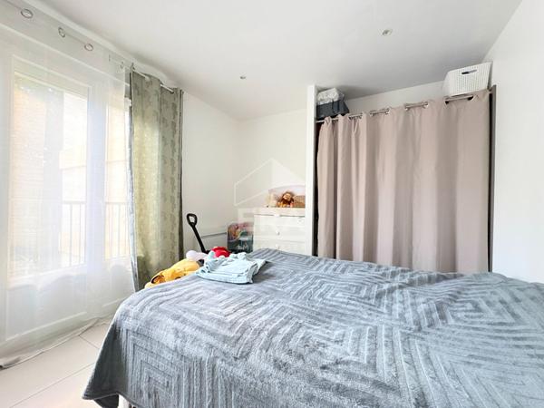 A LOUER 84120 PERTUIS APPARTEMENT MEUBLE 4 PIECES 66M² AVEC CAVE ET STATIONNEMENT