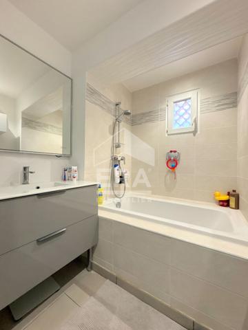 A LOUER 84120 PERTUIS APPARTEMENT MEUBLE 4 PIECES 66M² AVEC CAVE ET STATIONNEMENT