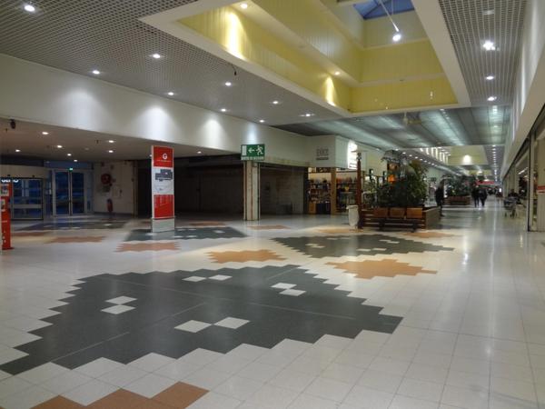 Dpt Saône et Loire (71), à vendre CHALON SUR SAONE Local commercial emplacement N°1