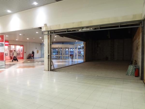 Dpt Saône et Loire (71), à vendre CHALON SUR SAONE Local commercial emplacement N°1