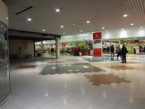 Dpt Saône et Loire (71), à vendre CHALON SUR SAONE Local commercial emplacement N°1