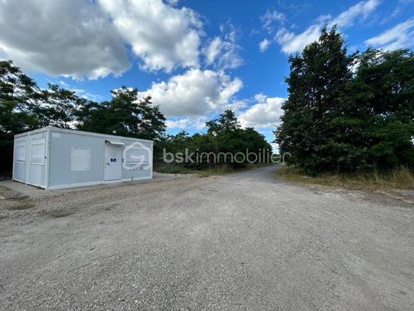 Terrain industriel de 6 371 m²