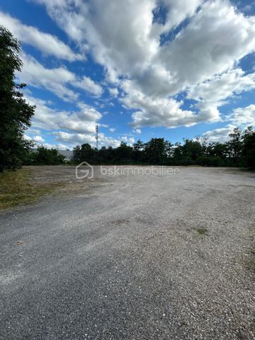 Terrain industriel de 6 371 m²