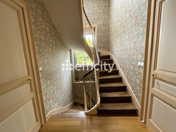 Maison 10 pièces - 222 m²
