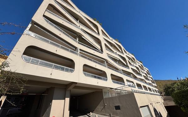 Appartement à vendre    3 pièces • 76 m2 Grasse