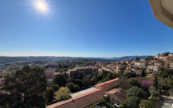 Appartement à vendre    3 pièces • 76 m2 Grasse