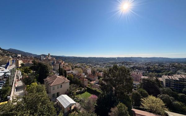 Appartement à vendre    3 pièces • 76 m2 Grasse