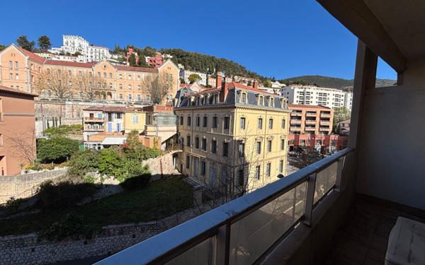 Appartement à vendre    3 pièces • 76 m2 Grasse