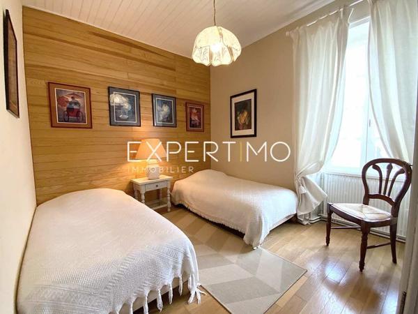 Moutiers-les-Mauxfaits (85540) Maison de caractère T7 de 145 m² au coeur du village. 4 chambres dont une de plain-pied. Grand terrain sans vi