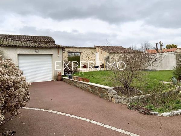 Moutiers-les-Mauxfaits (85540) Maison de caractère T7 de 145 m² au coeur du village. 4 chambres dont une de plain-pied. Grand terrain sans vi