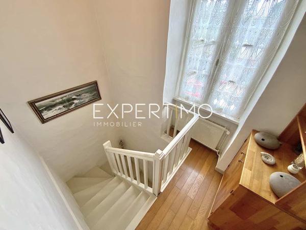 Moutiers-les-Mauxfaits (85540) Maison de caractère T7 de 145 m² au coeur du village. 4 chambres dont une de plain-pied. Grand terrain sans vi