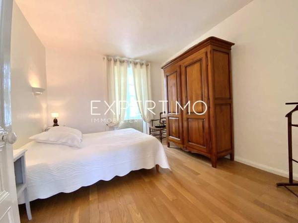 Moutiers-les-Mauxfaits (85540) Maison de caractère T7 de 145 m² au coeur du village. 4 chambres dont une de plain-pied. Grand terrain sans vi