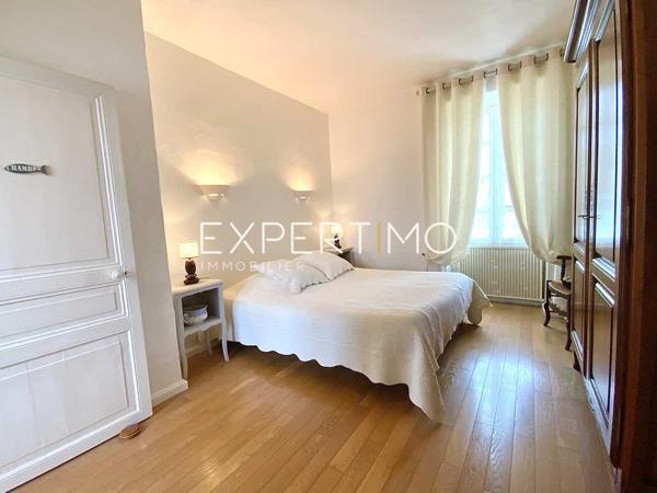 Moutiers-les-Mauxfaits (85540) Maison de caractère T7 de 145 m² au coeur du village. 4 chambres dont une de plain-pied. Grand terrain sans vi