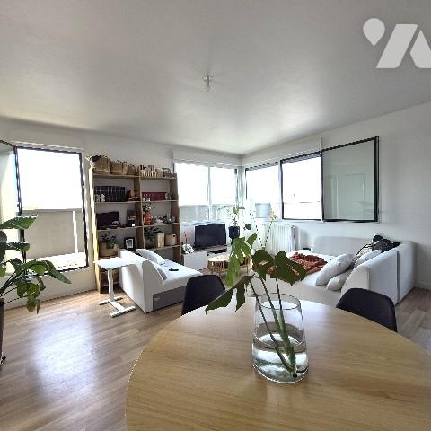 Grand appartement avec terrasses et stationnements proche commerces, services et accès