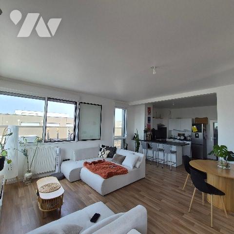 Grand appartement avec terrasses et stationnements proche commerces, services et accès