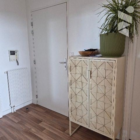 Grand appartement avec terrasses et stationnements proche commerces, services et accès