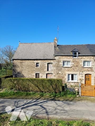 Maison en pierre et dépendances