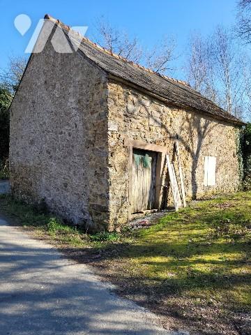 Maison en pierre et dépendances