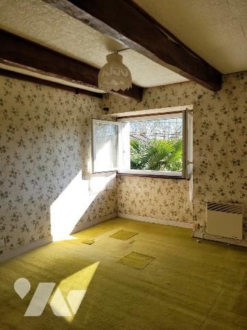 Maison en pierre et dépendances