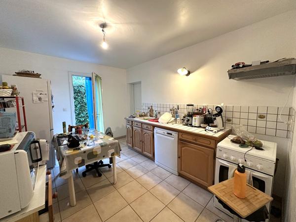 Villa indépendante de plain-pied 4 pièces avec jardin clos, garage et terrasse pour une location confortable et fonctionnelle