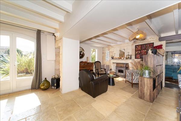 Maison à vendre |  Prignac-et-Marcamps |  9 pièces | 205 m²